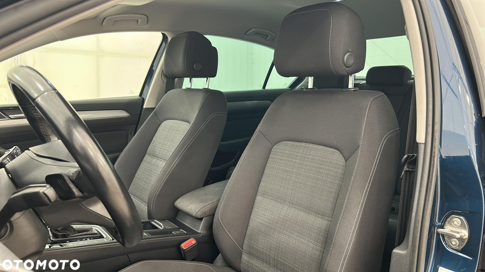 Volkswagen Passat - 11