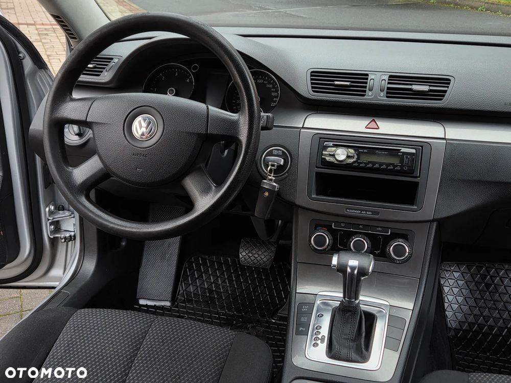 Volkswagen Passat 2.0 TDI DPF DSG Trendline - 27