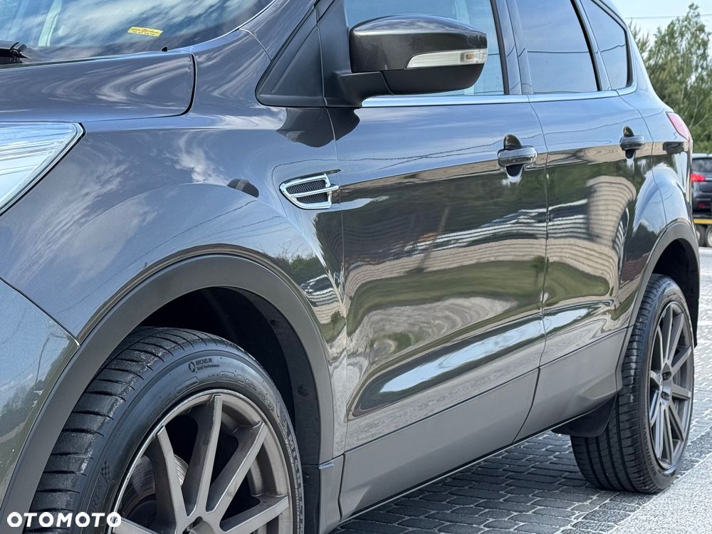 Ford Kuga 2.0 TDCi 2x4 Titanium - 4