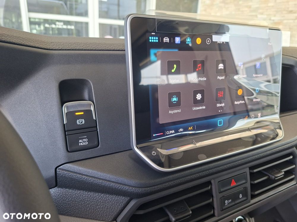 Volkswagen Crafter 35 Furgon, BRYGADÓWKA 7 osobowa, z wysokim dachem silnik: 2,0 l EURO VI SCR 140 KM / skrzynia biegów: Przedni napęd manualna 6-biegowa rozstaw osi: 4490 mm - 16