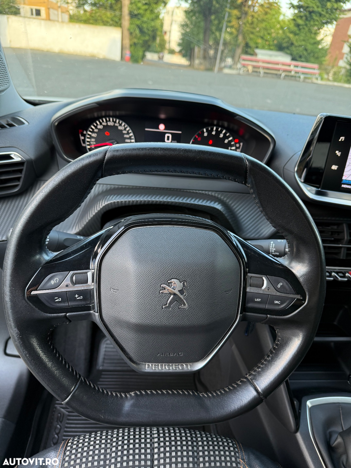Peugeot 2008 1.2 L PureTech STT Active - 11