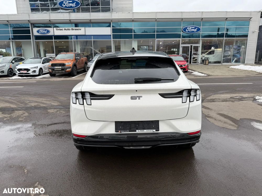 Ford Mustang Mach-E - 12