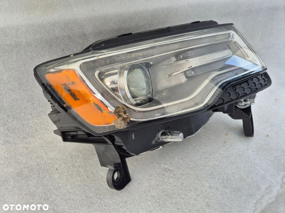 Reflektor prawy Jeep Grand Cherokee WK2 Xenon 68111000AM - 2