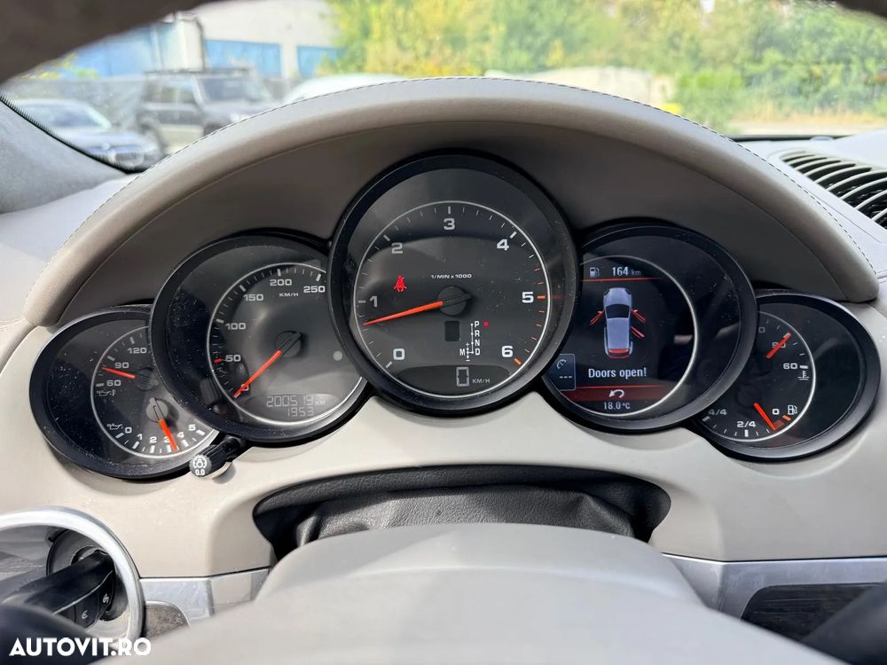 Porsche Cayenne 3.0 L V6 - 21