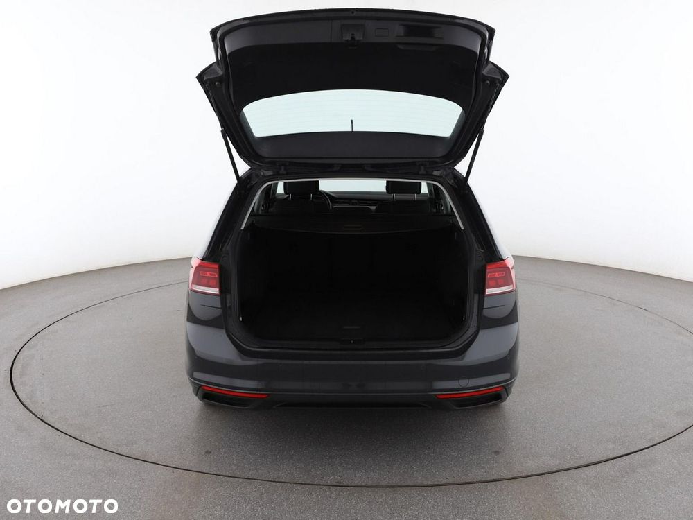 Volkswagen Passat Variant 2.0 TDI SCR DSG 4Motion Business - 20