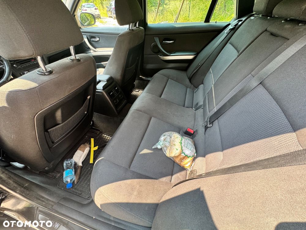 BMW Seria 3 318d - 11