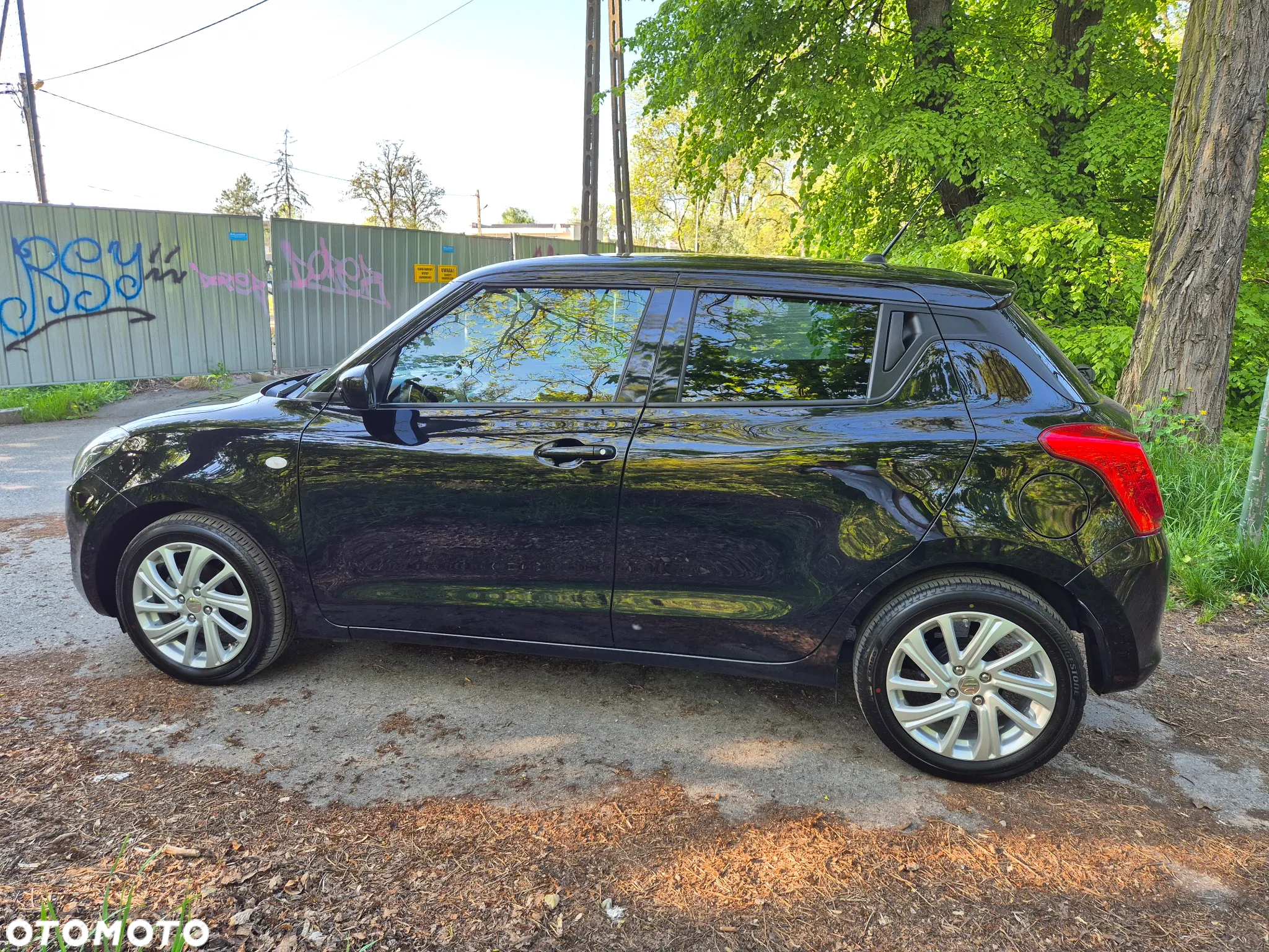 Suzuki Swift 1.2 Dualjet SHVS Premium CVT - 23