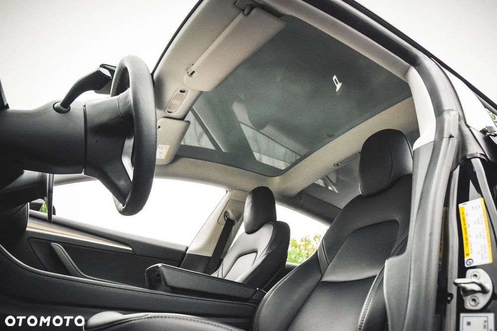 Tesla Model 3 Standard Range Plus - 38