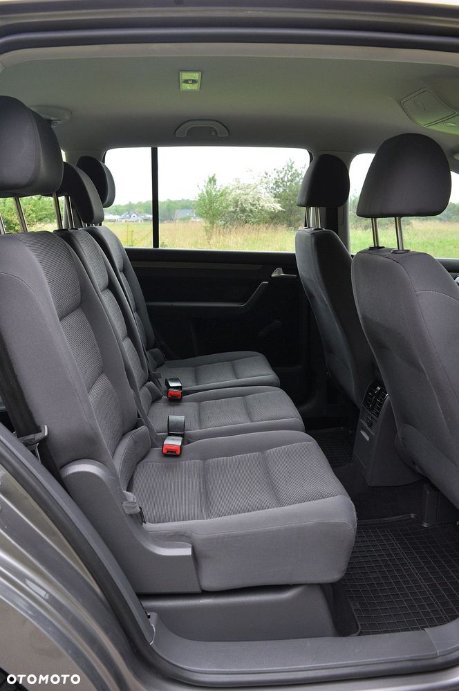 Volkswagen Touran 1.6 Conceptline - 16
