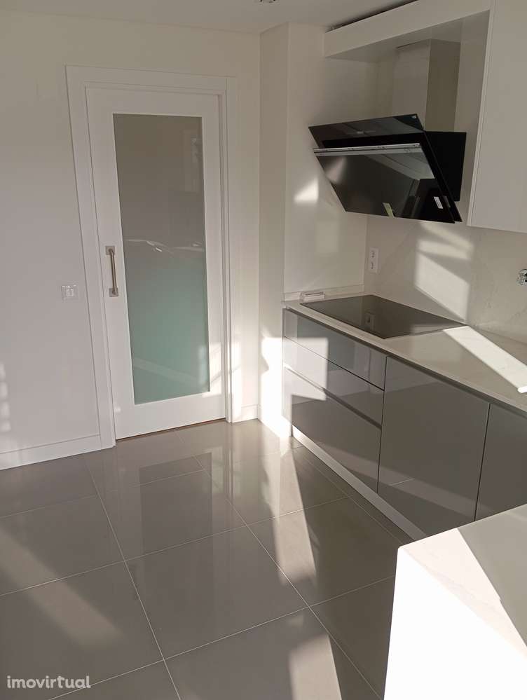 Apartamento T3 com vista sobre o Rio Tejo - Grande imagem: 4/48