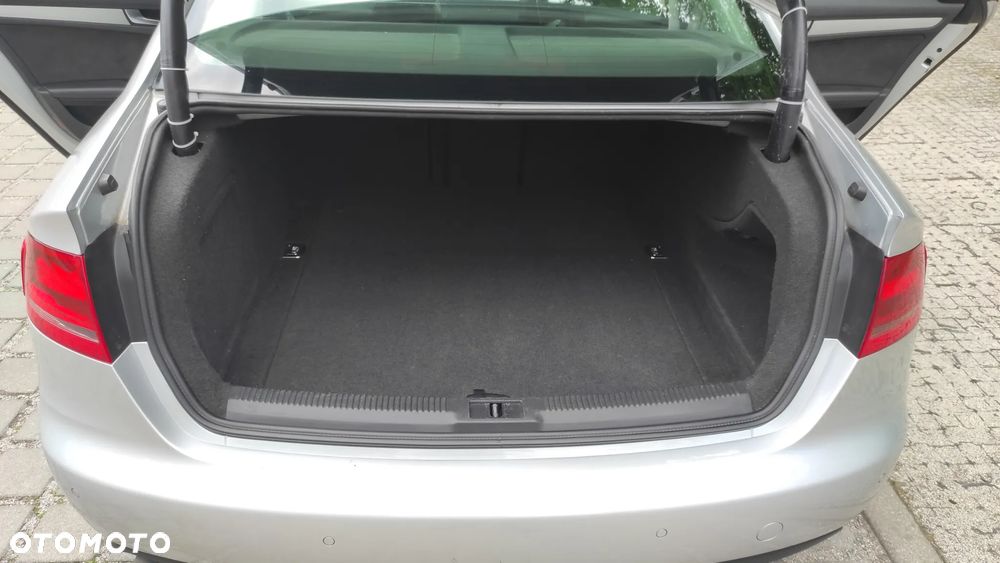 Audi A4 Limousine - 11