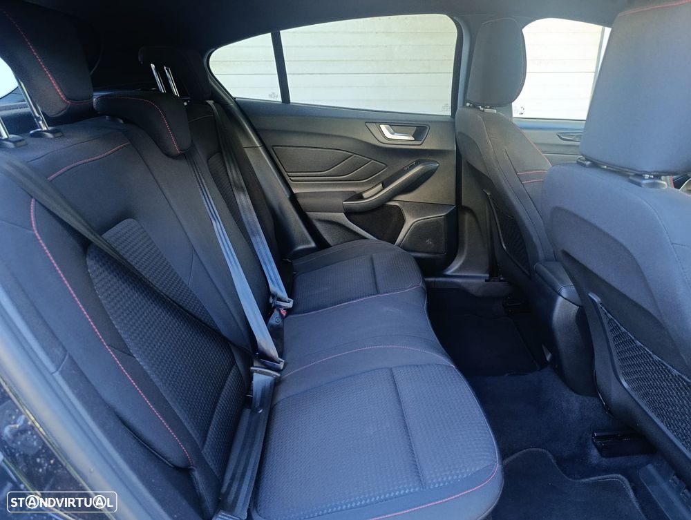 Ford Focus 1.0 EcoBoost MHEV ST-Line X - 18