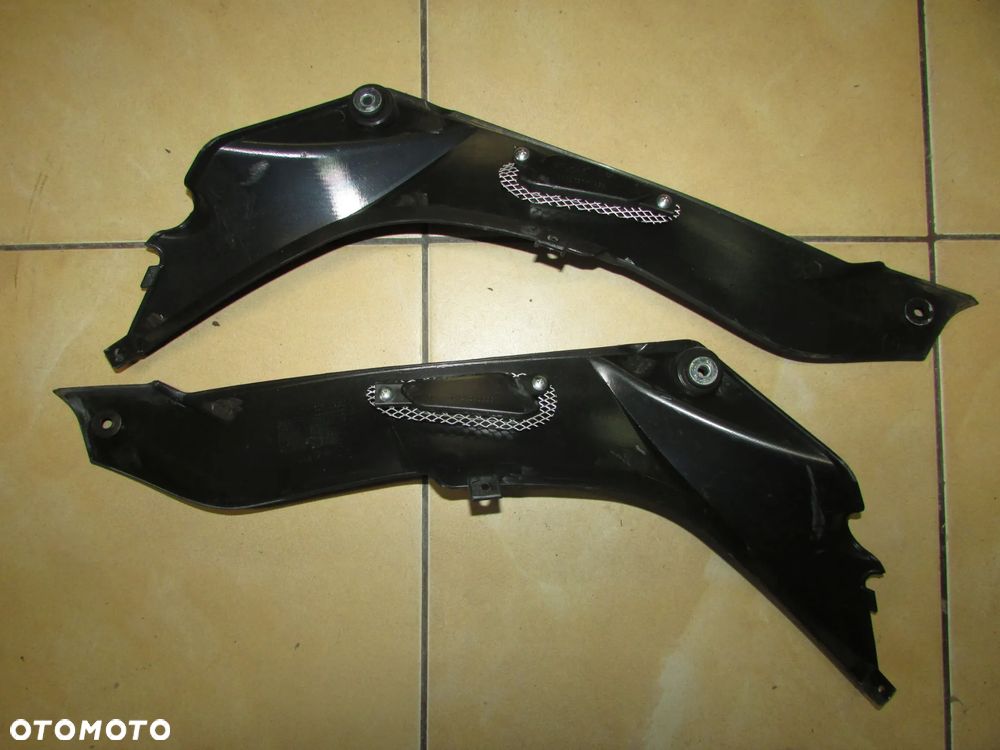 Benelli BN 125 owiewki boczki - 2