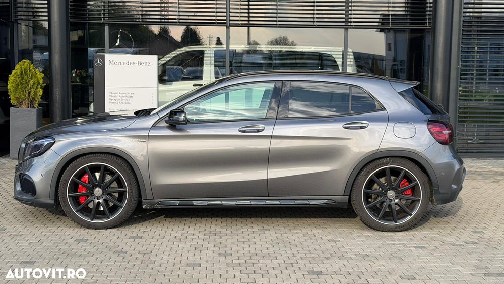 Mercedes-Benz GLA - 8