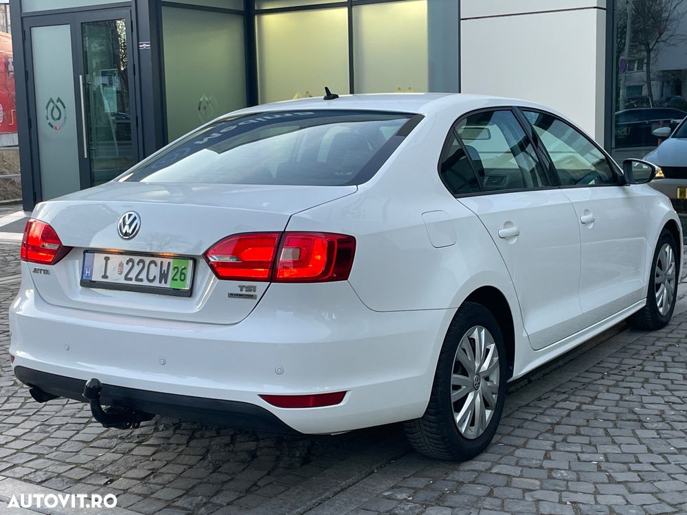 Volkswagen Jetta - 4