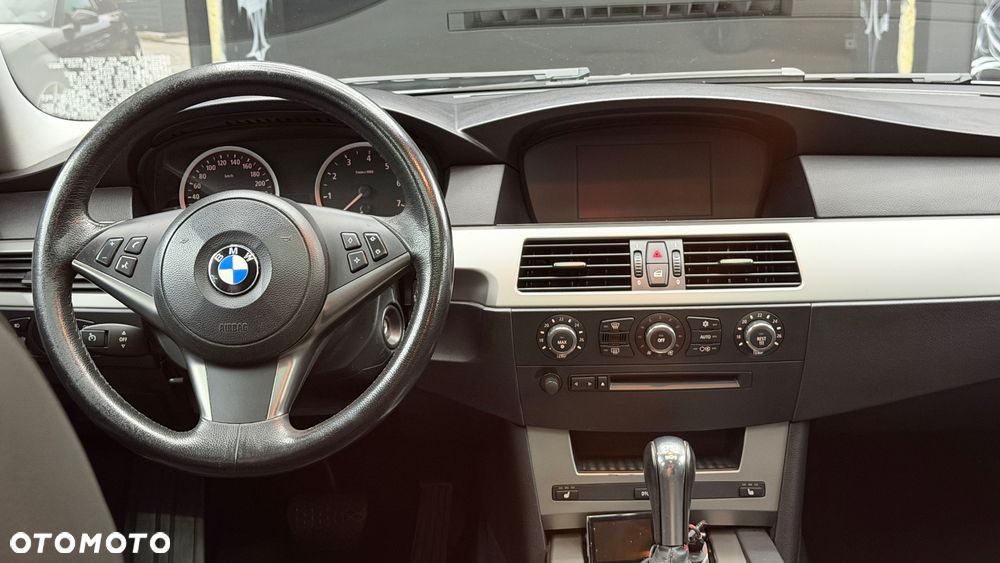 BMW Seria 5 525i - 25