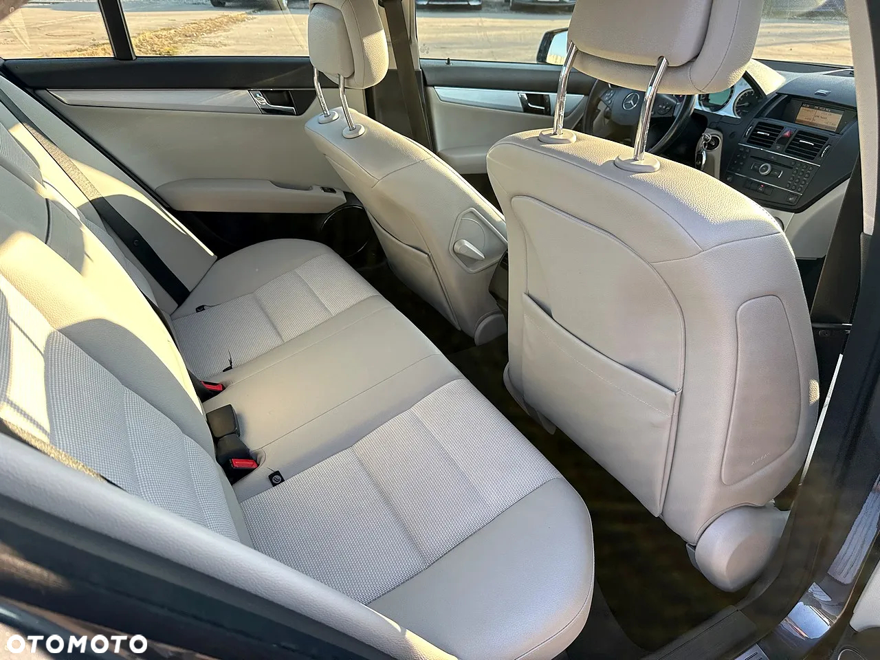 Mercedes-Benz Klasa C 180 CGI BlueEff - 12