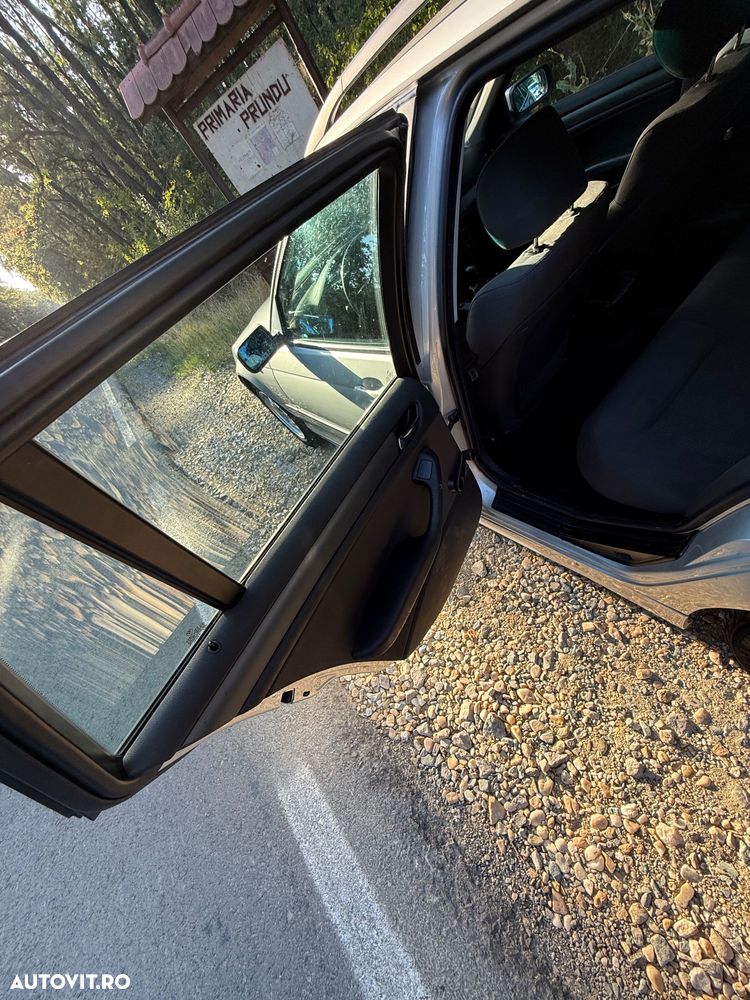 BMW Seria 3 318d Touring - 14