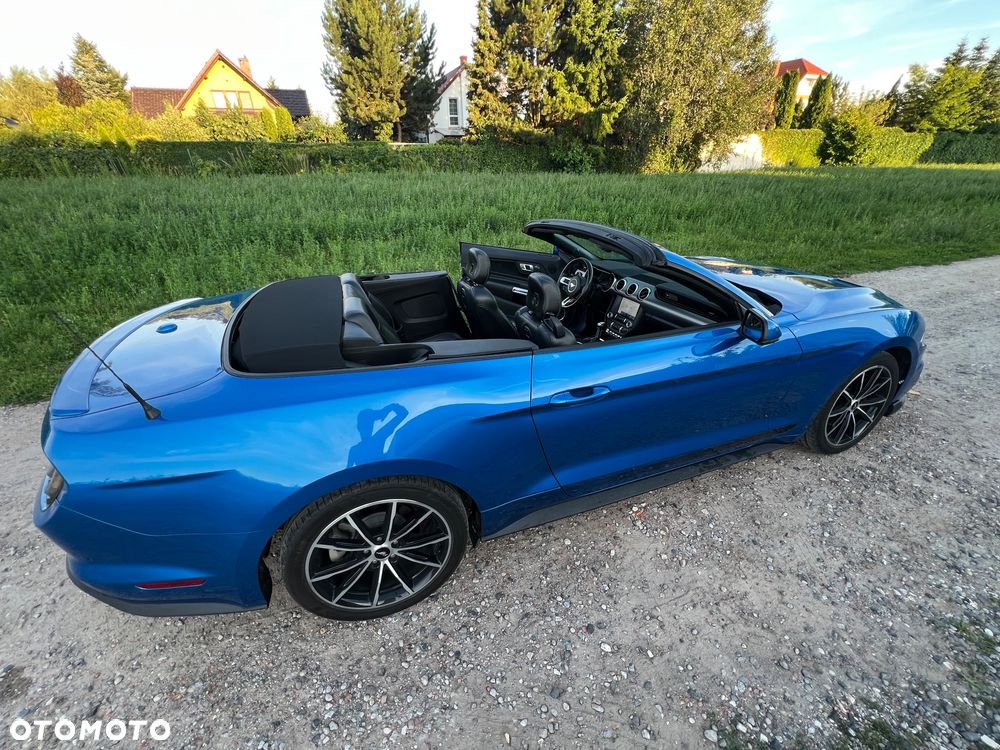 Ford Mustang - 4