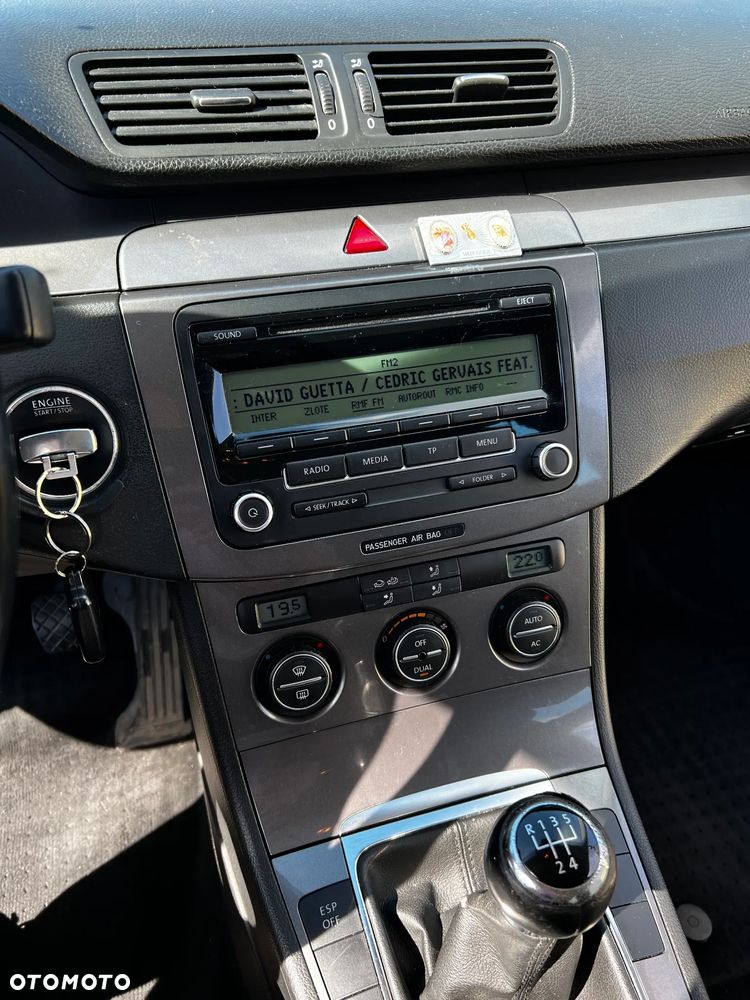 Volkswagen Passat 1.9 TDI DPF BlueMotion - 2