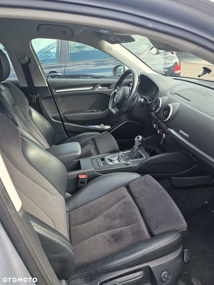 Audi A3 Sportback 1.4 TFSI E-tron Ambiente e-S tronic - 23