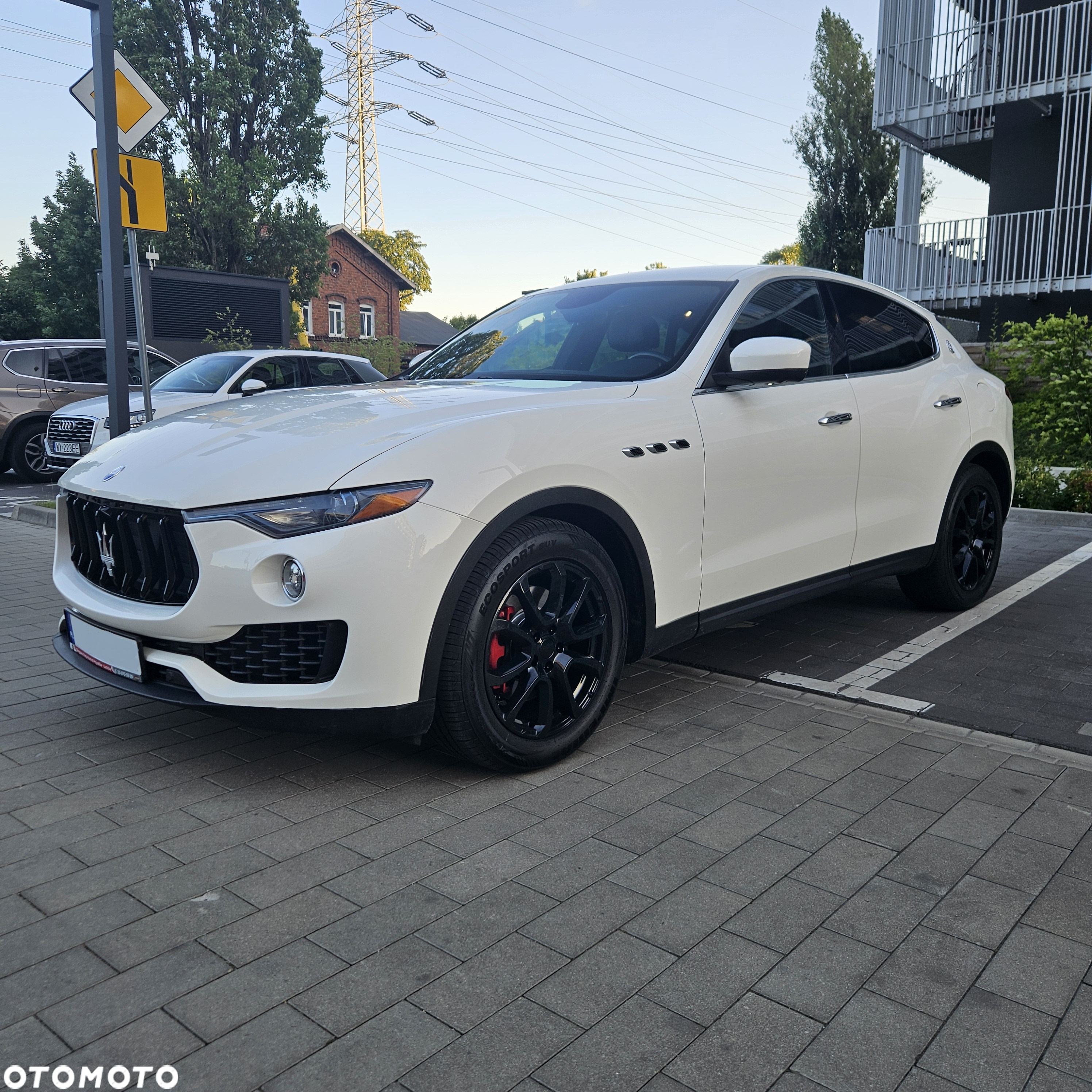 Maserati Levante Q4 Executive - 3