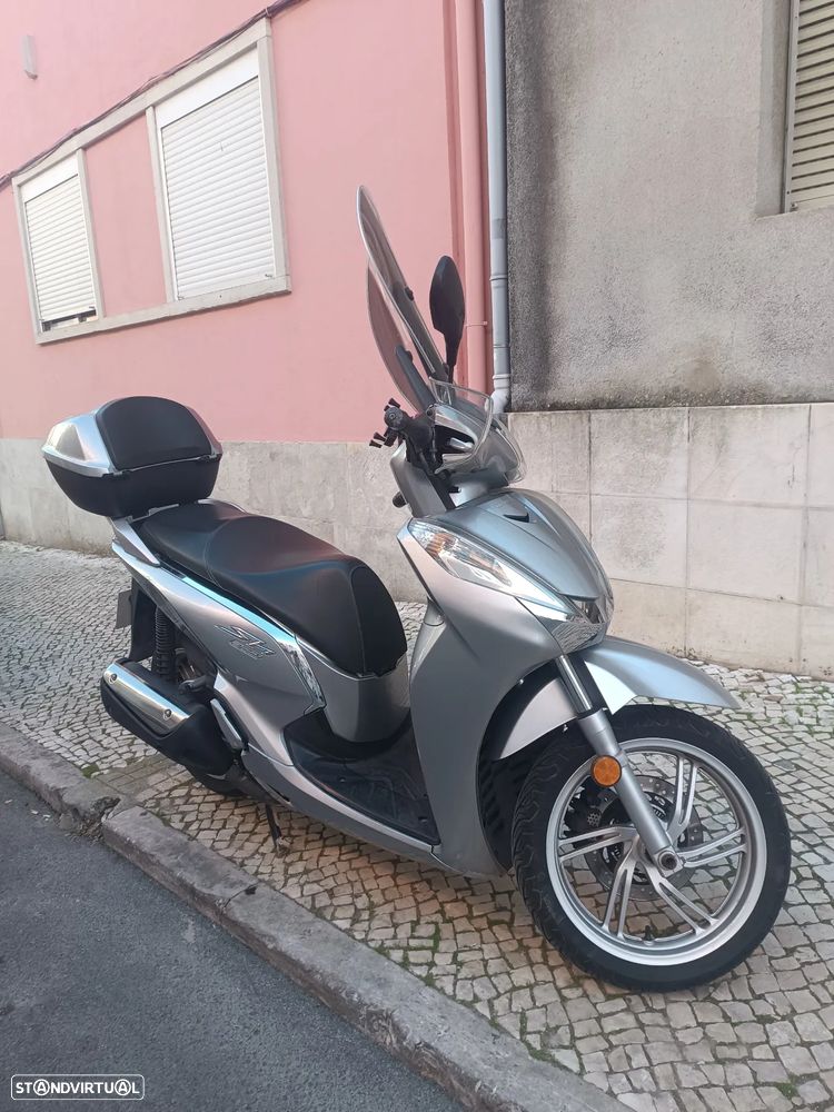 Honda SH 300i - 1