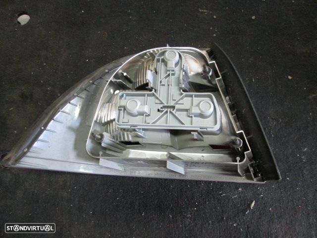 Farol Tras REF0766 SAAB 95 2002 4P DRT - 2