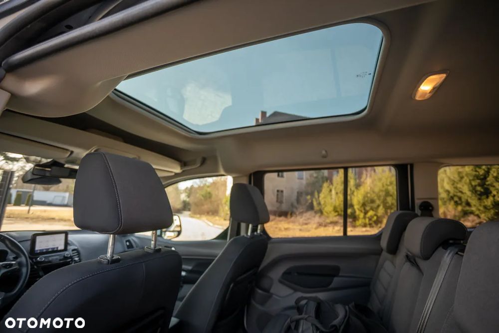 Ford Tourneo Connect Grand - 36