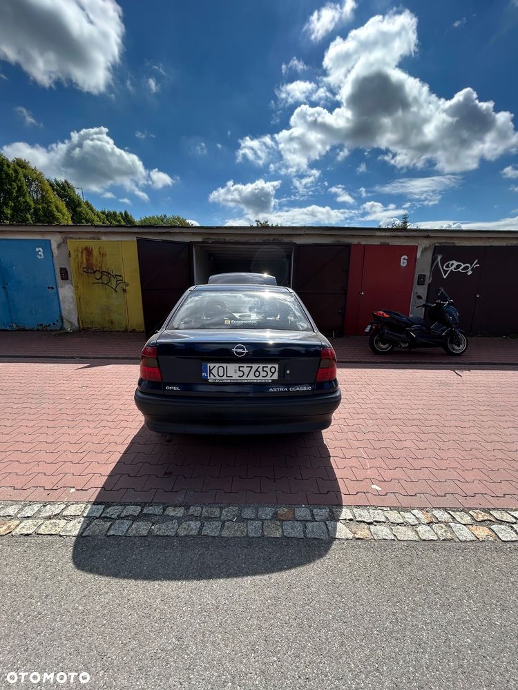 Opel Astra 1.4 GL - 4