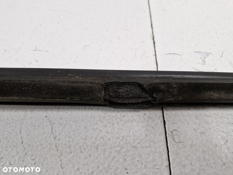 fiat 500x listwa zgarniająca drzwi lewy przód lewa przednia czarna - 7