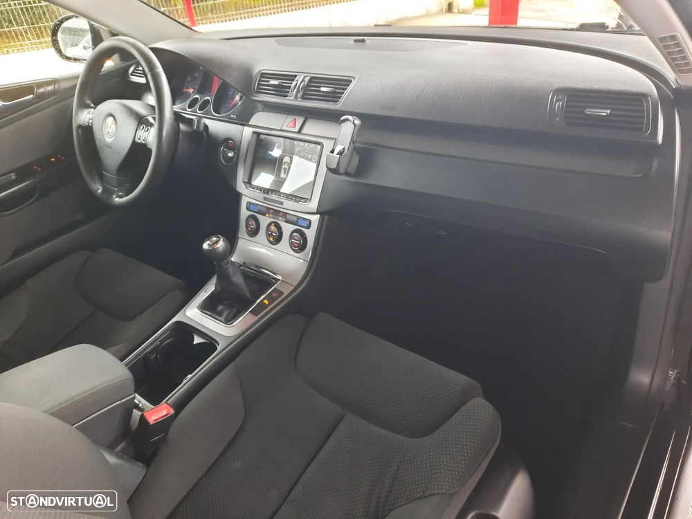 VW Passat Variant 2.0 TDi Confortline - 26