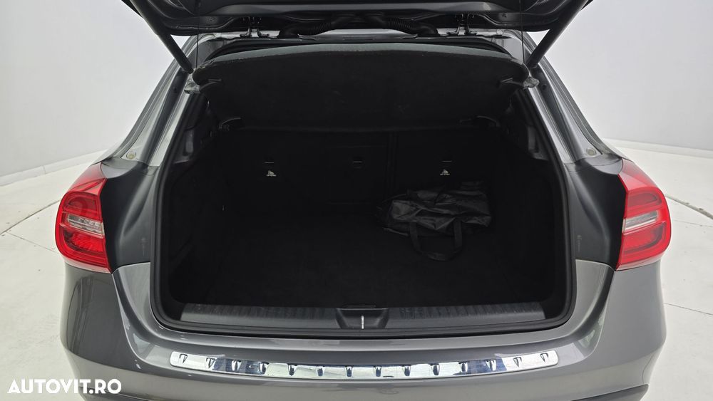 Mercedes-Benz GLA - 23