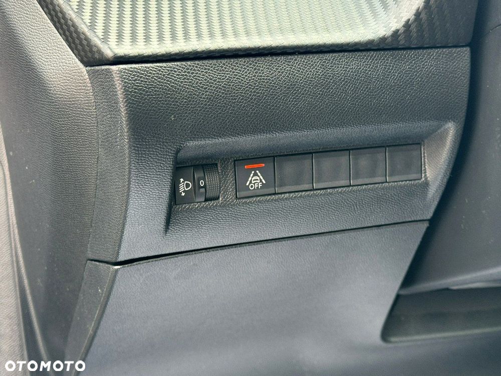 Peugeot 208 PureTech 100 Style - 24