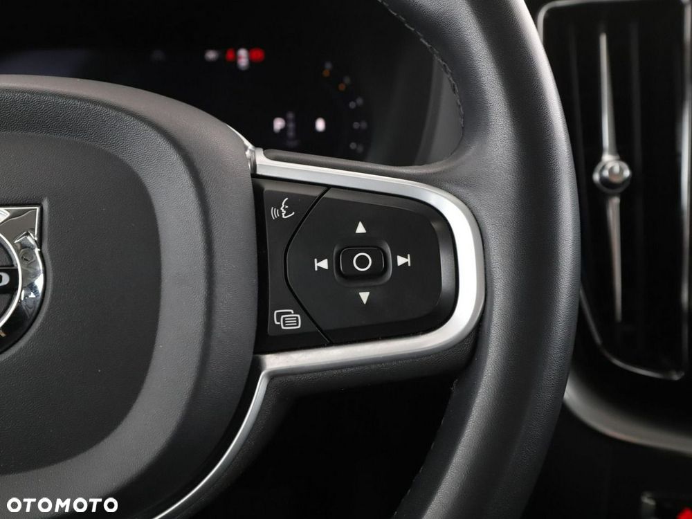 Volvo XC 60 B4 D Geartronic Momentum Pro - 30