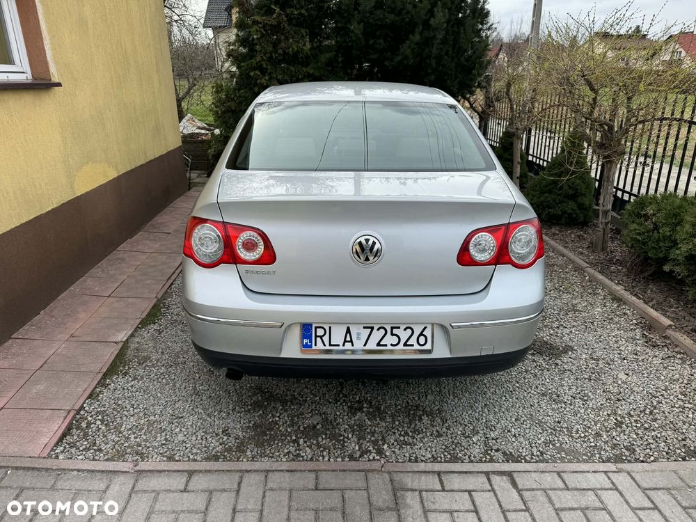 Volkswagen Passat 1.6 Exclusive - 3