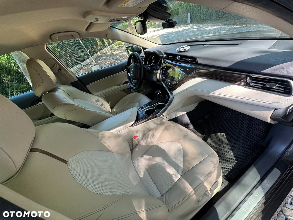 Toyota Camry 2.5 Hybrid Executive CVT - 29