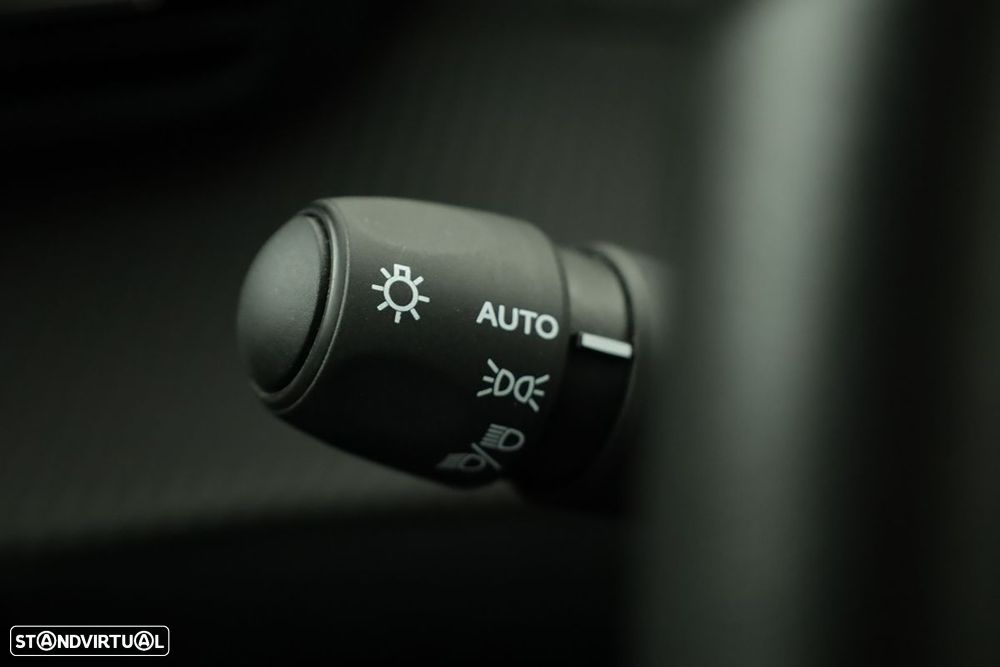 Peugeot 2008 1.2 Hybrid Allure e-DCS6 - 16