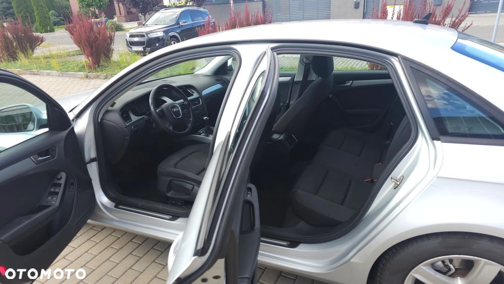 Audi A4 Limousine - 8