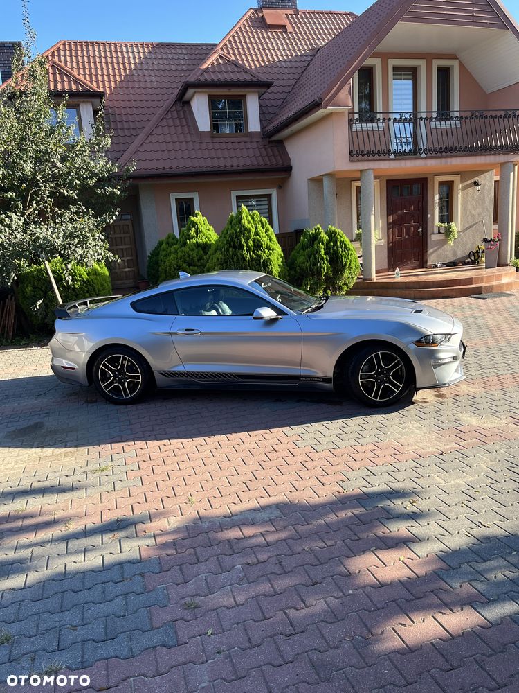 Ford Mustang - 4