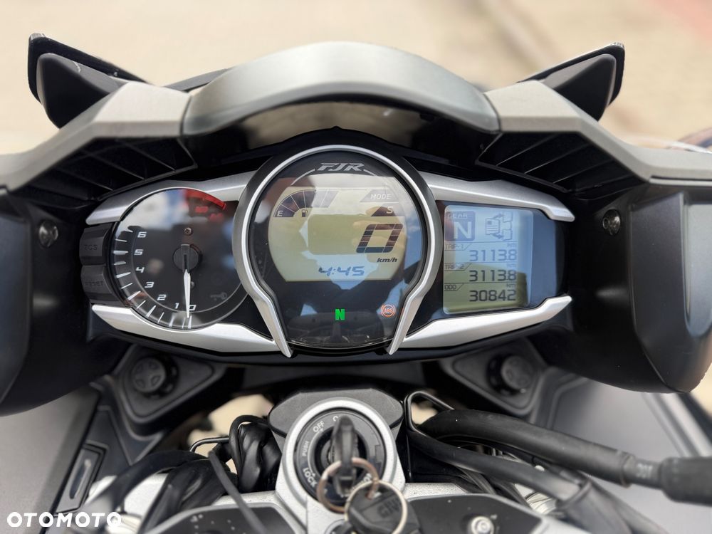 Yamaha FJR - 33
