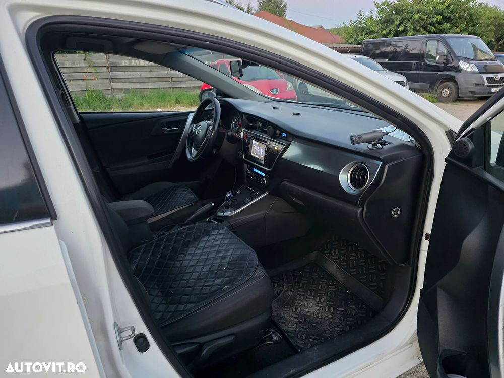 Toyota Auris 1.8 L VVT-i Luna - 4