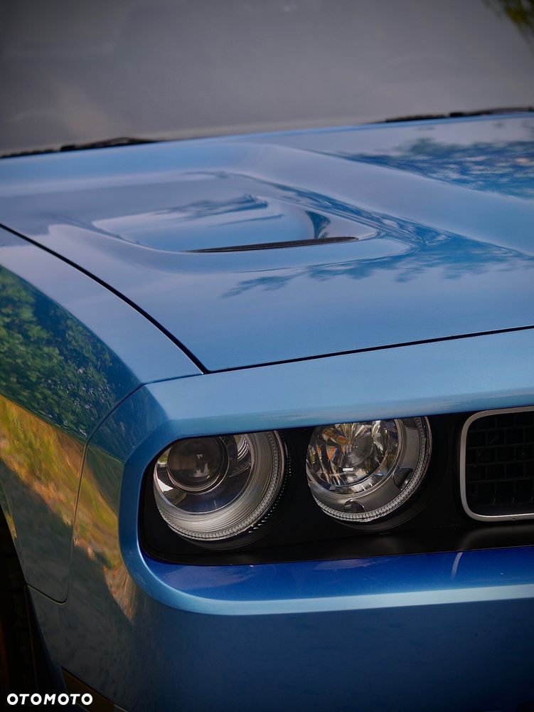 Dodge Challenger - 16