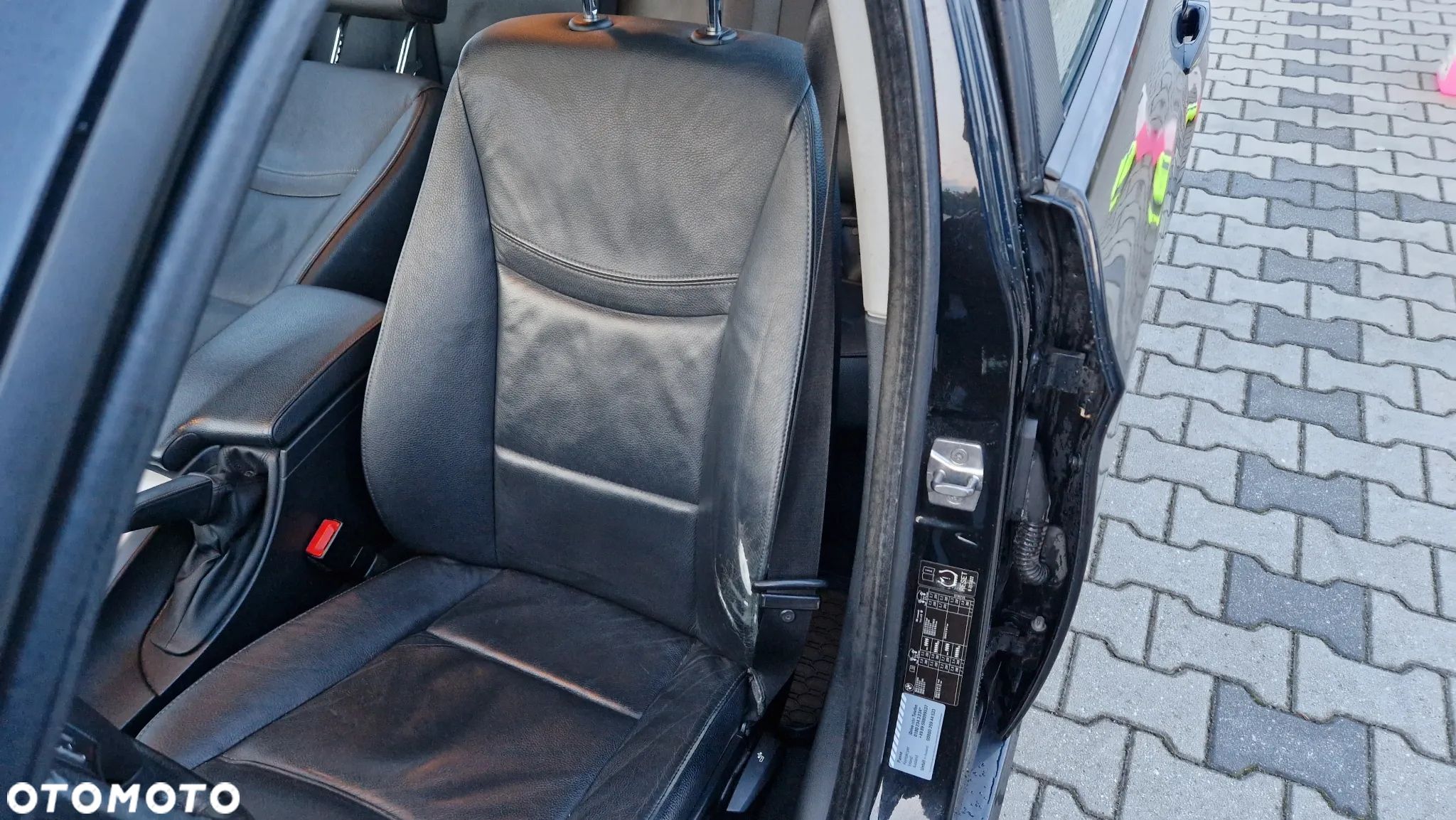BMW Seria 3 318d Touring - 11