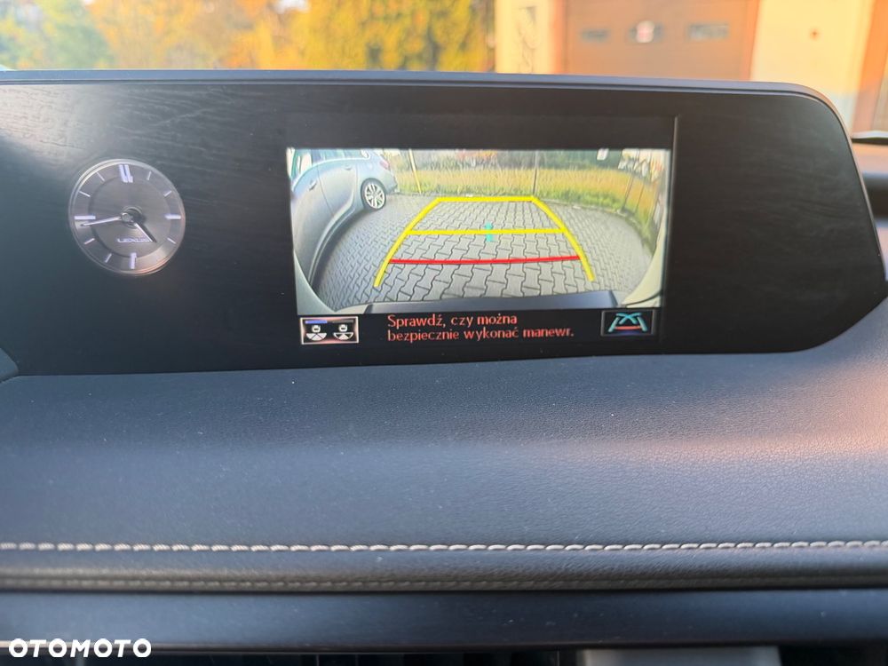 Lexus UX 250h - 24