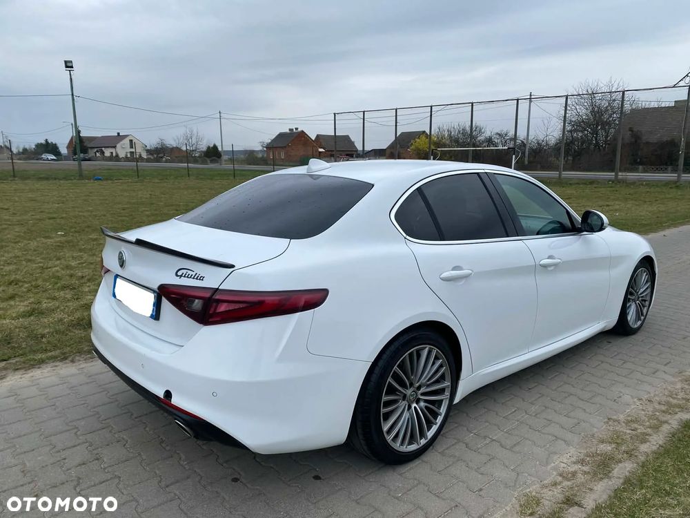 Alfa Romeo Giulia 2.2 AT8 Super - 4