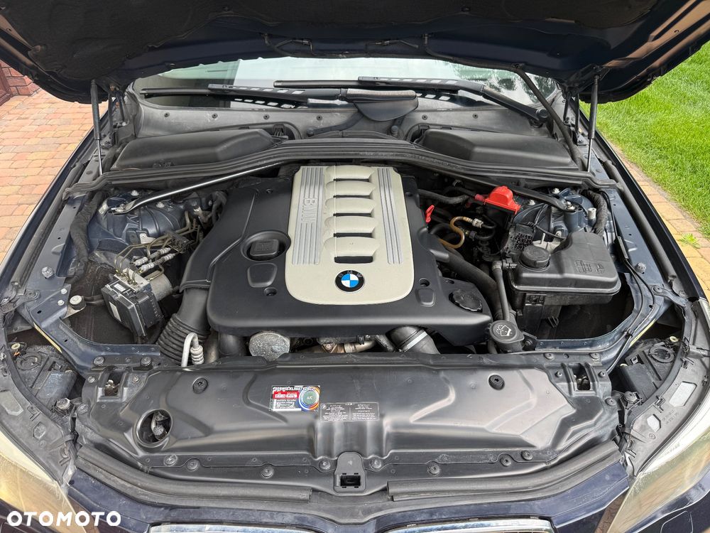 BMW Seria 5 525d - 35