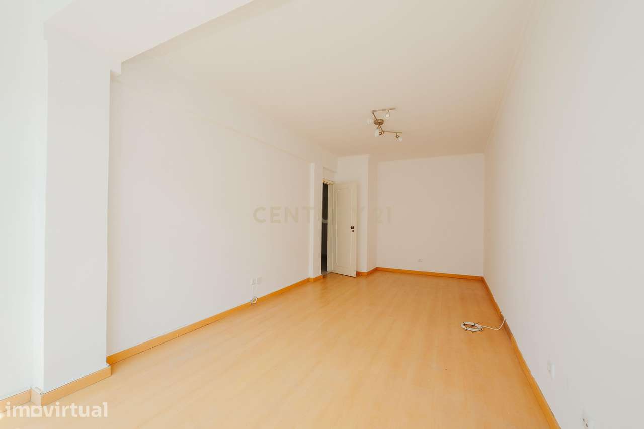 Apartamento T2 em Linda-a-Velha - Grande imagem: 3/24