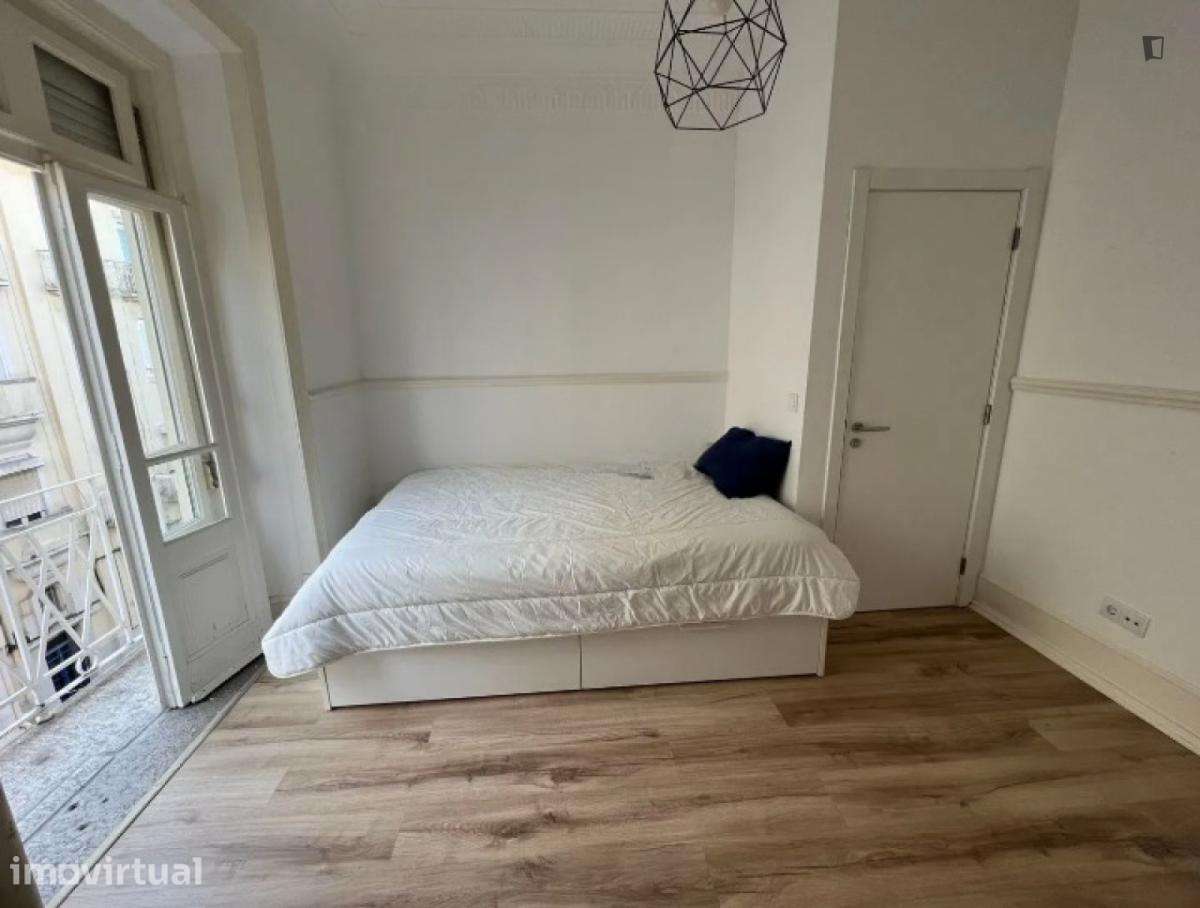 Quarto - localizado em Anjos Lisbon - Grande imagem: 4/4