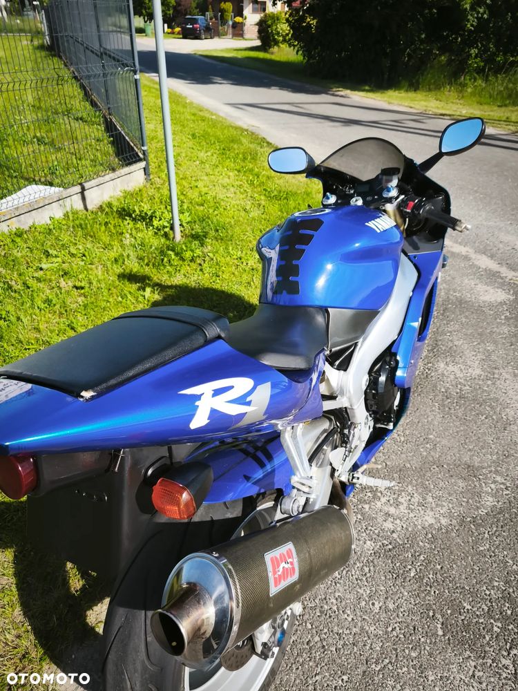 Yamaha R1 - 16